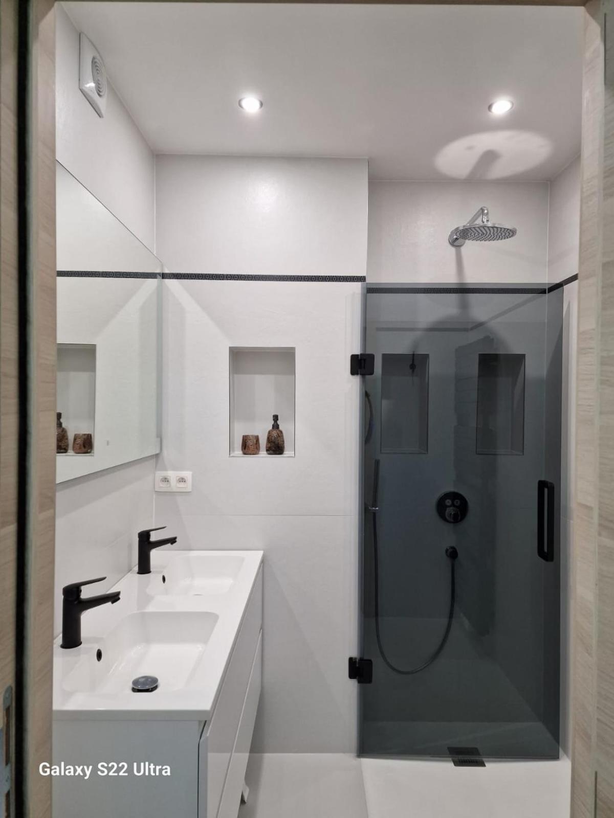 Luxury Renovated 3 Rooms Apartment Ostenda Esterno foto
